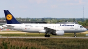 Lufthansa Airbus A320-214 (D-AIZD) at  Stuttgart, Germany