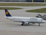 Lufthansa Airbus A320-214 (D-AIZD) at  Stuttgart, Germany