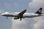 Lufthansa Airbus A320-214 (D-AIZE) at  London - Heathrow, United Kingdom