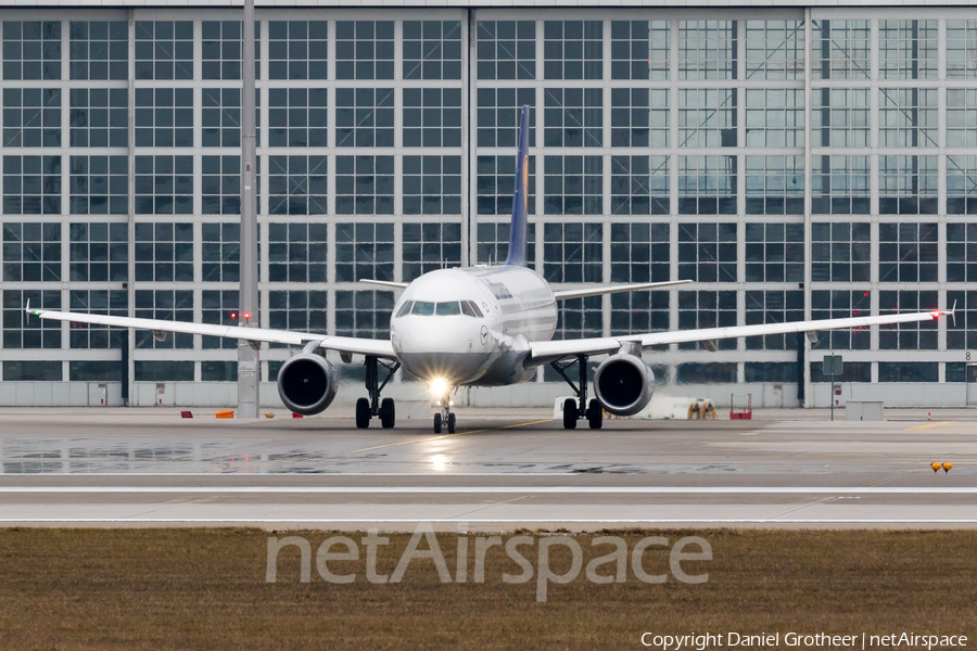 Lufthansa Airbus A320-214 (D-AIZE) | Photo 288571