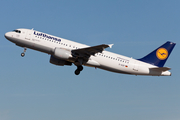 Lufthansa Airbus A320-214 (D-AIZF) at  Dusseldorf - International, Germany