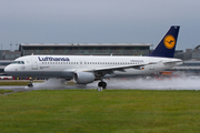 Lufthansa Airbus A320-214 (D-AIZH) at  Hamburg - Fuhlsbuettel (Helmut Schmidt), Germany