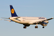 Lufthansa Airbus A320-214 (D-AIZH) at  Zurich - Kloten, Switzerland