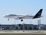 Lufthansa Airbus A320-214 (D-AIZI) at  Munich, Germany