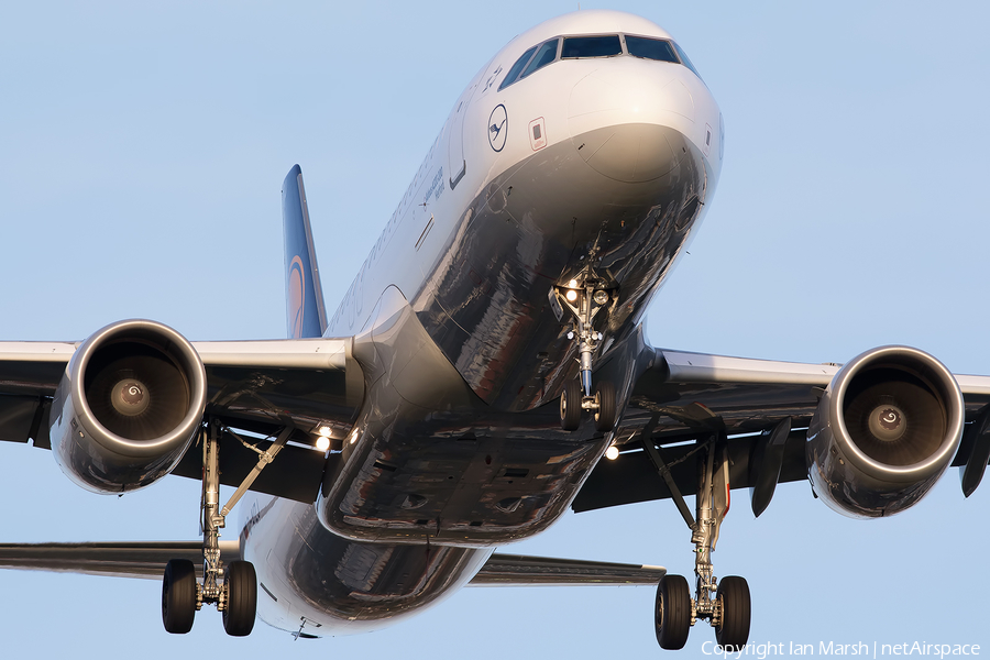 Lufthansa Airbus A320-214 (D-AIZJ) | Photo 85946