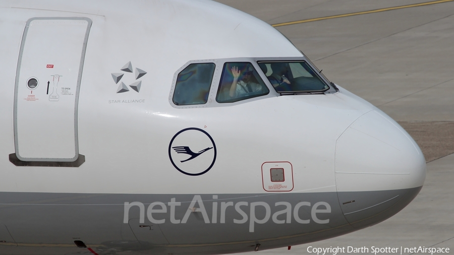 Lufthansa Airbus A320-214 (D-AIZM) | Photo 215714