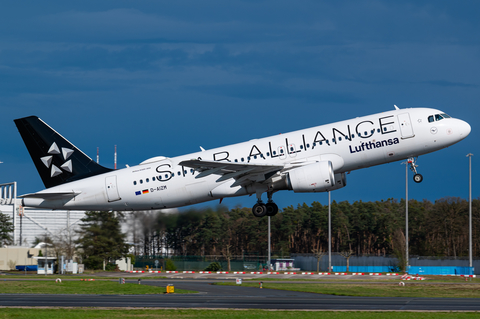 Lufthansa Airbus A320-214 (D-AIZM) at  Frankfurt am Main, Germany