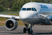 Lufthansa Airbus A320-214 (D-AIZM) at  Porto, Portugal