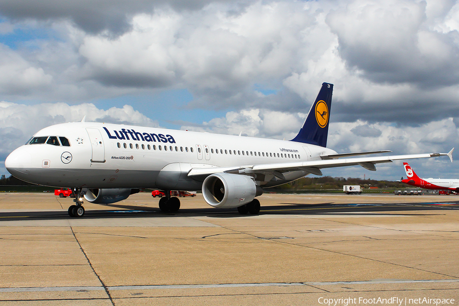 Lufthansa Airbus A320-214 (D-AIZN) | Photo 148166