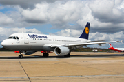 Lufthansa Airbus A320-214 (D-AIZN) at  Hamburg - Fuhlsbuettel (Helmut Schmidt), Germany