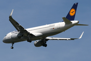 Lufthansa Airbus A320-214 (D-AIZQ) at  London - Heathrow, United Kingdom