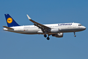 Lufthansa Airbus A320-214 (D-AIZV) at  London - Heathrow, United Kingdom