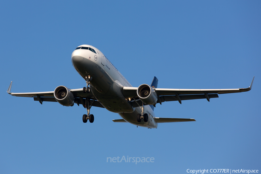 Lufthansa Airbus A320-214 (D-AIZV) | Photo 79627