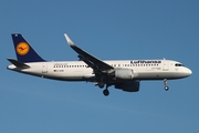 Lufthansa Airbus A320-214 (D-AIZW) at  Hamburg - Fuhlsbuettel (Helmut Schmidt), Germany