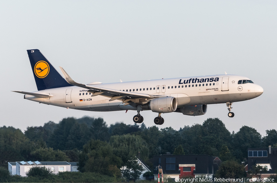 Lufthansa Airbus A320-214 (D-AIZW) | Photo 262242
