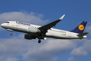 Lufthansa Airbus A320-214 (D-AIZW) at  Hamburg - Fuhlsbuettel (Helmut Schmidt), Germany