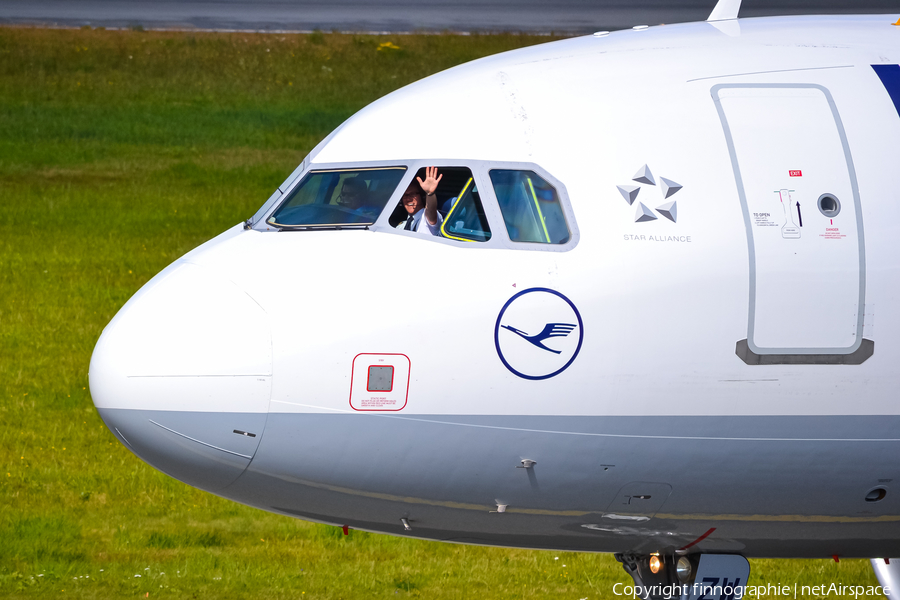 Lufthansa Airbus A320-214 (D-AIZW) | Photo 482662