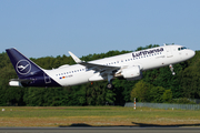 Lufthansa Airbus A320-214 (D-AIZW) at  Hamburg - Fuhlsbuettel (Helmut Schmidt), Germany