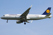 Lufthansa Airbus A320-214 (D-AIZW) at  London - Heathrow, United Kingdom