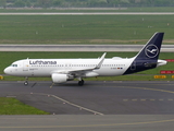 Lufthansa Airbus A320-214 (D-AIZX) at  Dusseldorf - International, Germany