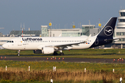 Lufthansa Airbus A320-214 (D-AIZX) at  Dusseldorf - International, Germany