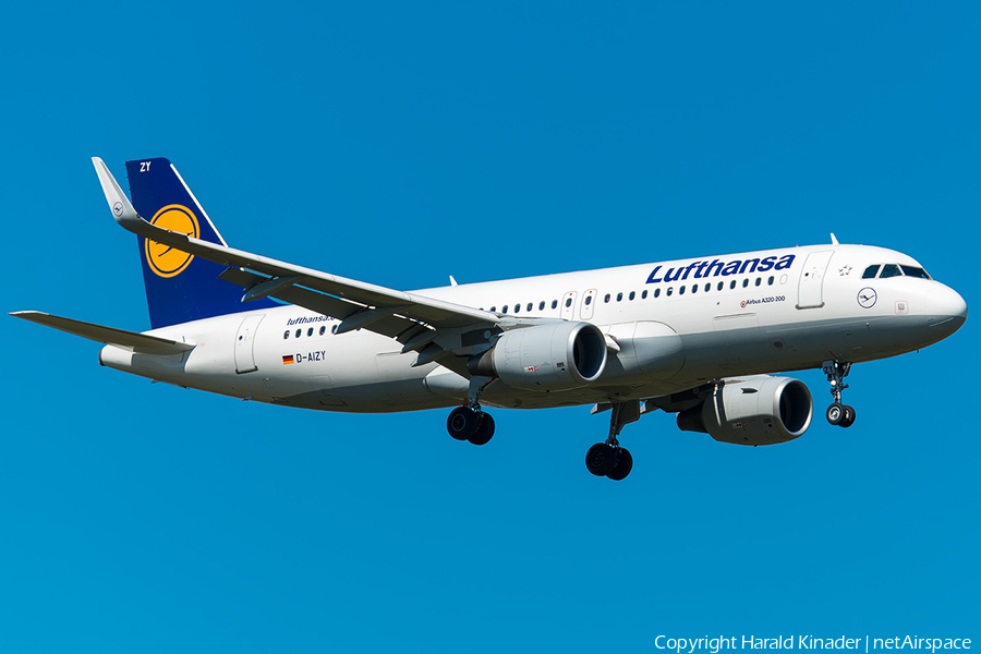 Lufthansa Airbus A320-214 (D-AIZY) | Photo 297312