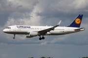 Lufthansa Airbus A320-214 (D-AIZZ) at  Hamburg - Fuhlsbuettel (Helmut Schmidt), Germany