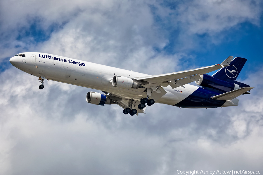 Lufthansa Cargo McDonnell Douglas MD-11F (D-ALCA) | Photo 383659