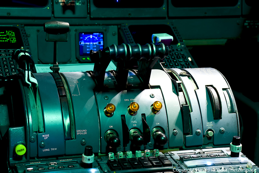 Lufthansa Cargo McDonnell Douglas MD-11F (D-ALCB) | Photo 307034
