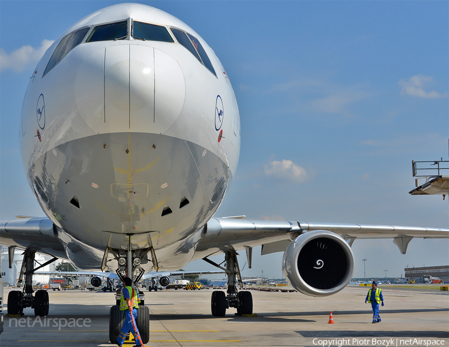 Lufthansa Cargo McDonnell Douglas MD-11F (D-ALCB) | Photo 32790