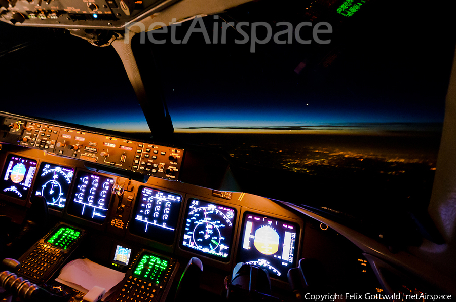 Lufthansa Cargo McDonnell Douglas MD-11F (D-ALCC) | Photo 8626