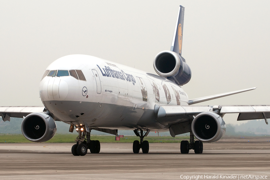 Lufthansa Cargo McDonnell Douglas MD-11F (D-ALCC) | Photo 304165