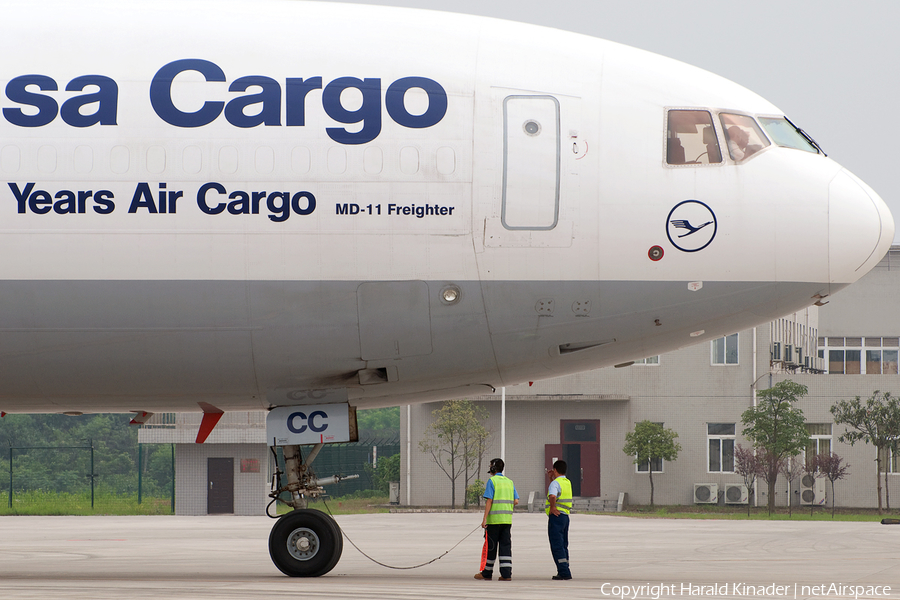 Lufthansa Cargo McDonnell Douglas MD-11F (D-ALCC) | Photo 304167