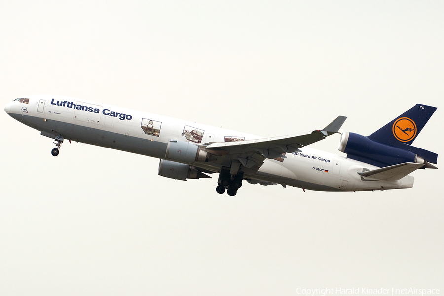 Lufthansa Cargo McDonnell Douglas MD-11F (D-ALCC) | Photo 304170