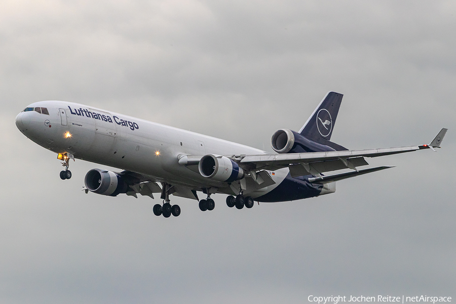 Lufthansa Cargo McDonnell Douglas MD-11F (D-ALCD) | Photo 391279