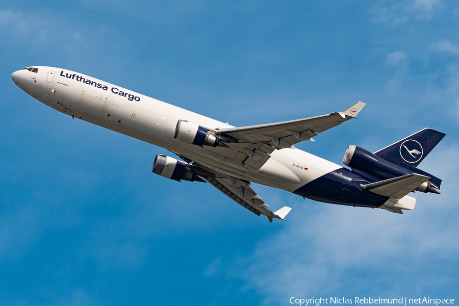Lufthansa Cargo McDonnell Douglas MD-11F (D-ALCD) | Photo 400390