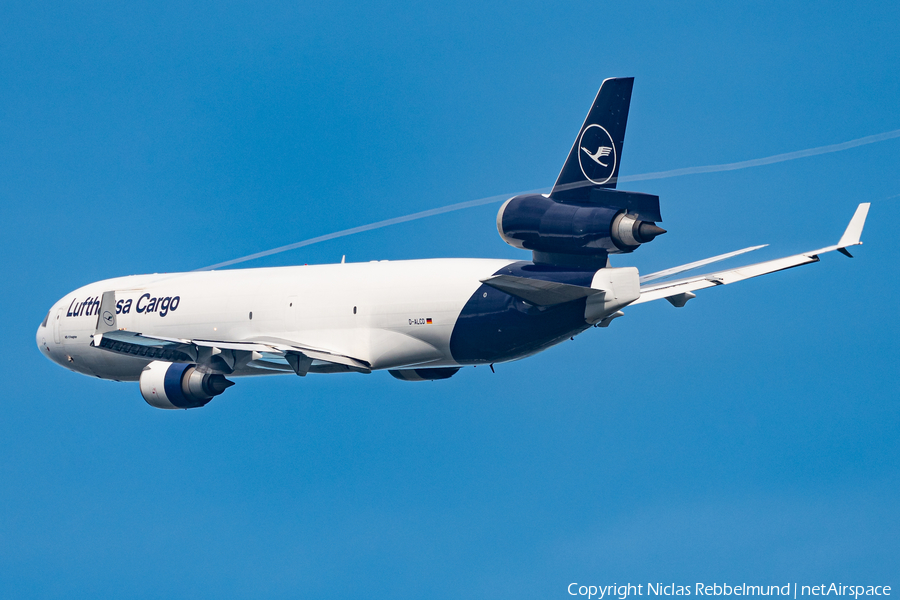 Lufthansa Cargo McDonnell Douglas MD-11F (D-ALCD) | Photo 400391