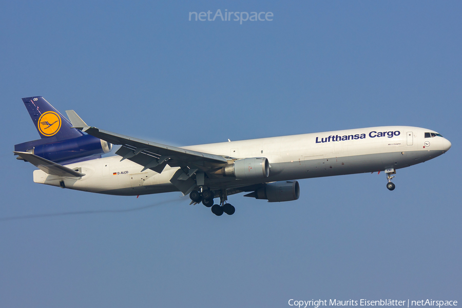 Lufthansa Cargo McDonnell Douglas MD-11F (D-ALCD) | Photo 99055