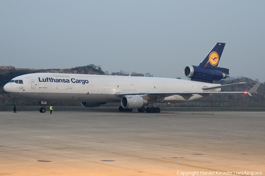 Lufthansa Cargo McDonnell Douglas MD-11F (D-ALCE) | Photo 304846