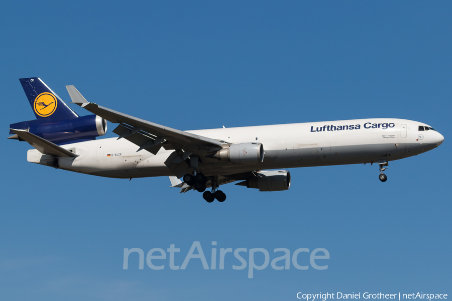 Lufthansa Cargo McDonnell Douglas MD-11F (D-ALCE) | Photo 238245