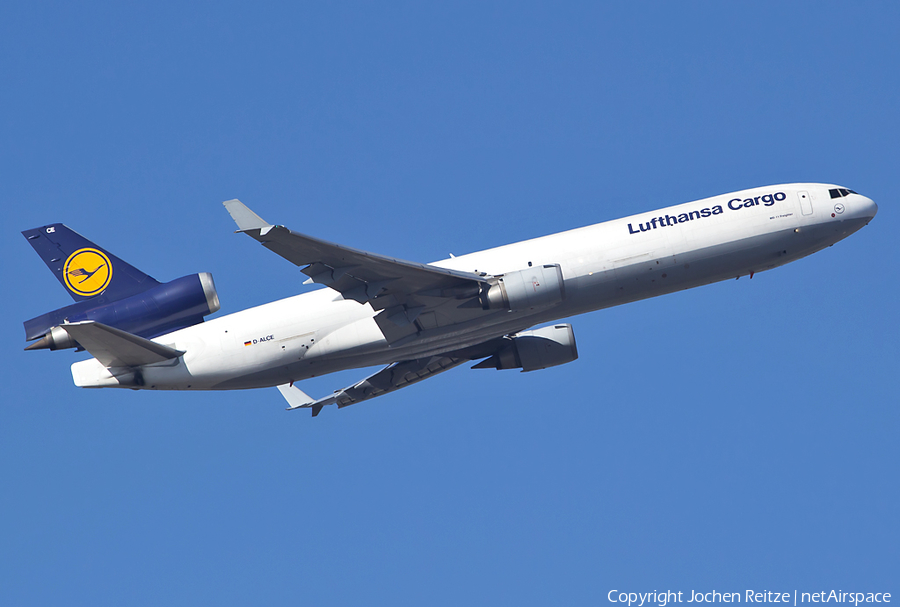 Lufthansa Cargo McDonnell Douglas MD-11F (D-ALCE) | Photo 25528