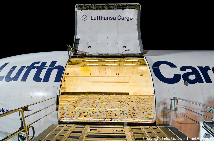 Lufthansa Cargo McDonnell Douglas MD-11F (D-ALCF) | Photo 8625