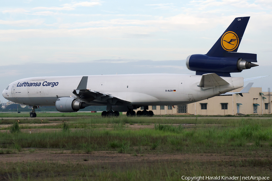 Lufthansa Cargo McDonnell Douglas MD-11F (D-ALCH) | Photo 307047