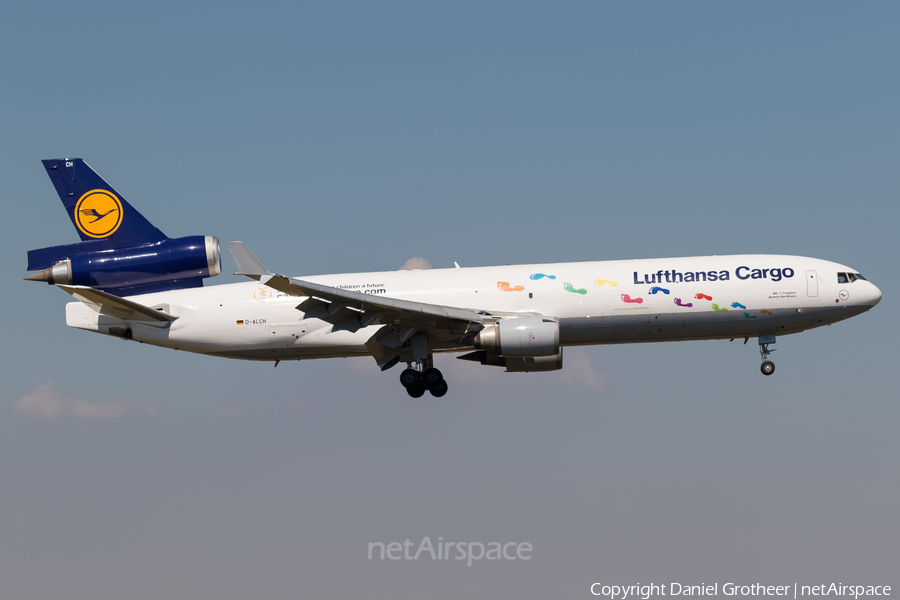Lufthansa Cargo McDonnell Douglas MD-11F (D-ALCH) | Photo 121793