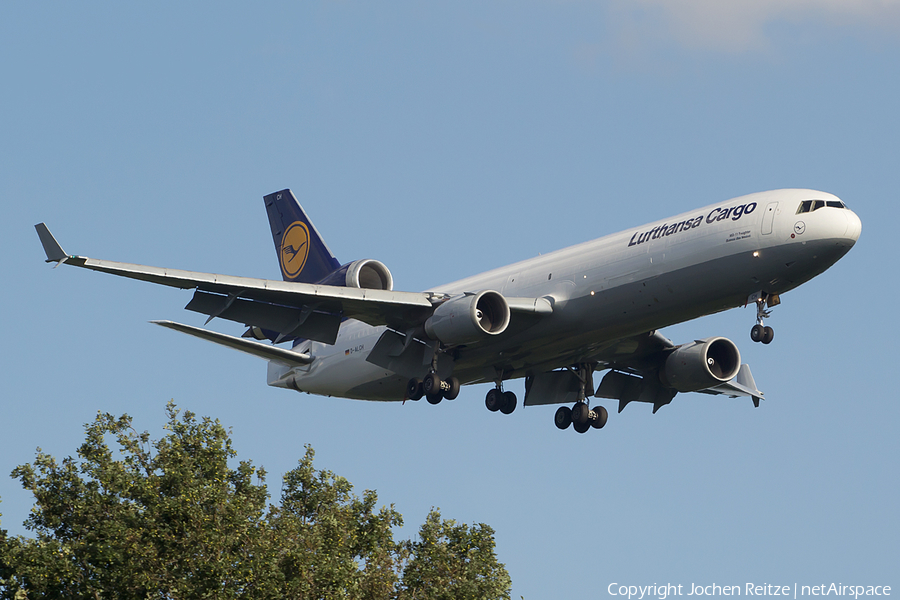Lufthansa Cargo McDonnell Douglas MD-11F (D-ALCH) | Photo 86006