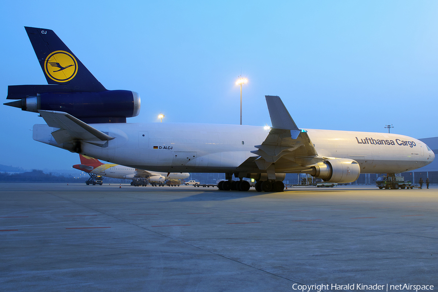 Lufthansa Cargo McDonnell Douglas MD-11F (D-ALCJ) | Photo 304872