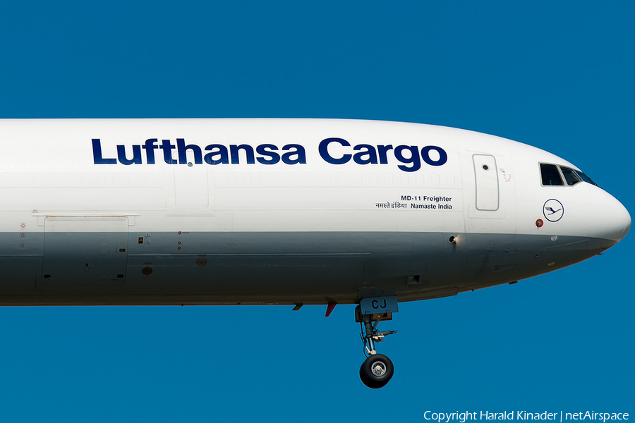 Lufthansa Cargo McDonnell Douglas MD-11F (D-ALCJ) | Photo 296713