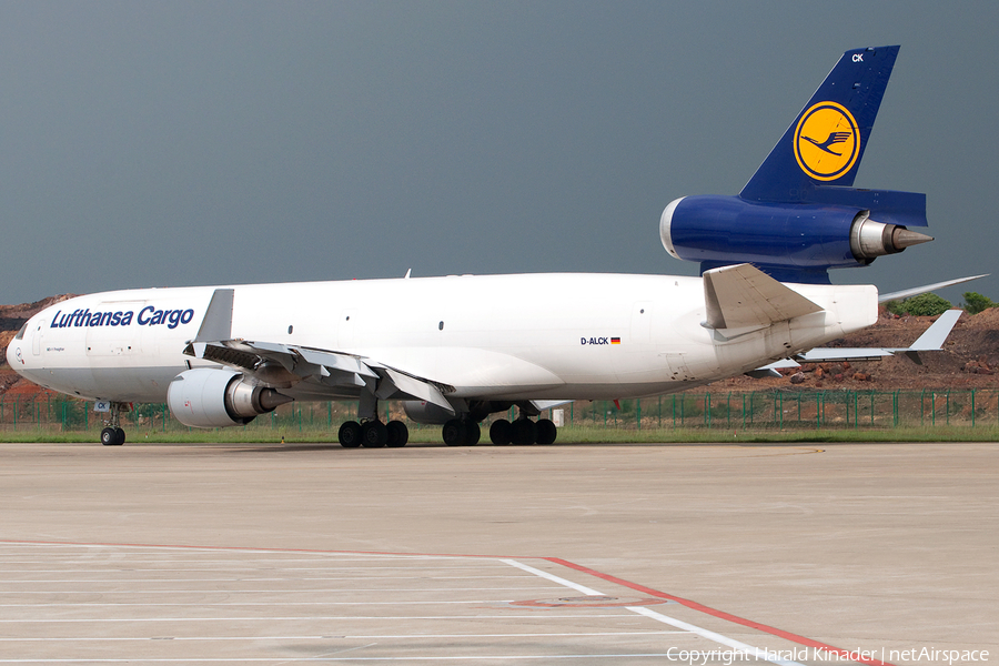 Lufthansa Cargo McDonnell Douglas MD-11F (D-ALCK) | Photo 304571