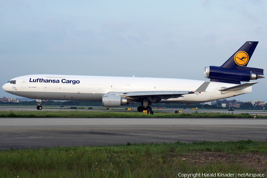 Lufthansa Cargo McDonnell Douglas MD-11F (D-ALCL) | Photo 304584