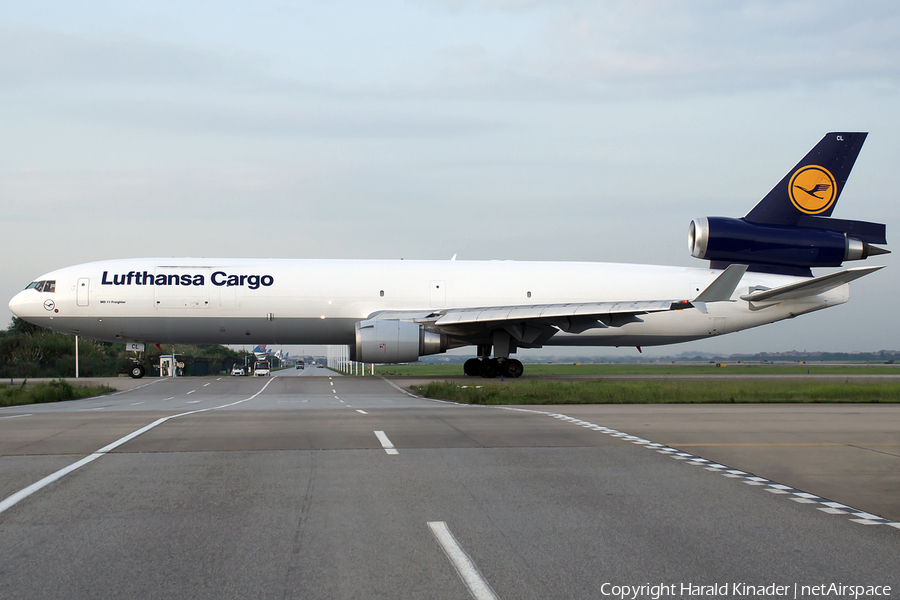 Lufthansa Cargo McDonnell Douglas MD-11F (D-ALCL) | Photo 304585